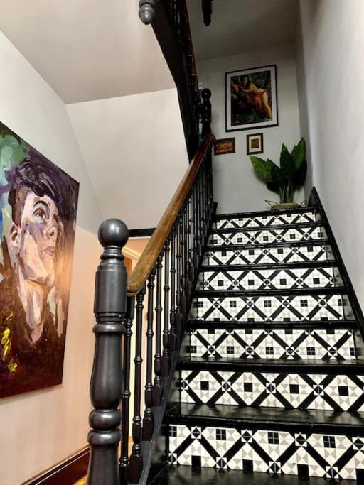 Chic Townhouse Near Tunnels Beaches *