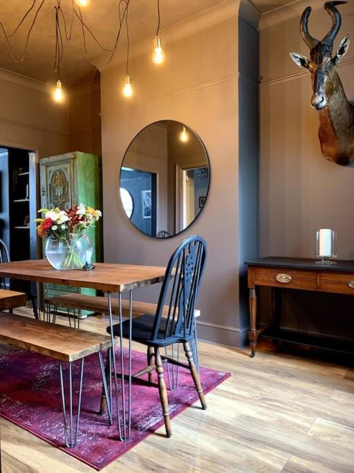 Chic Townhouse Near Tunnels Beaches *