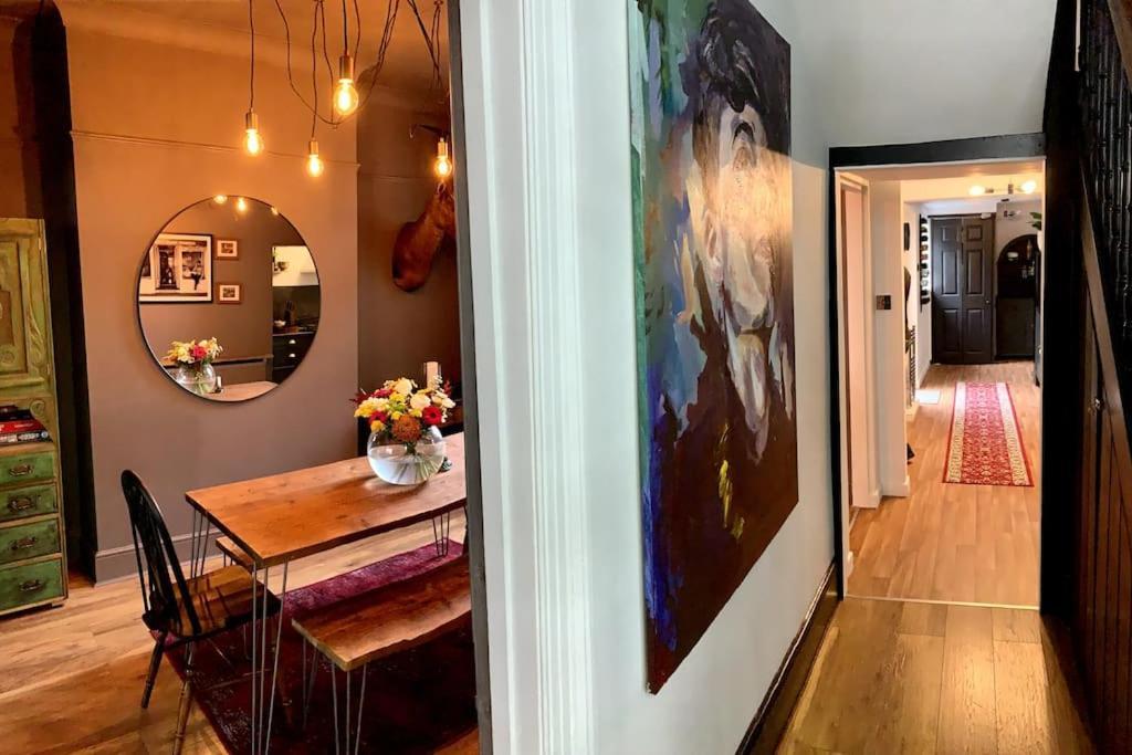 Chic Townhouse Near Tunnels Beaches *